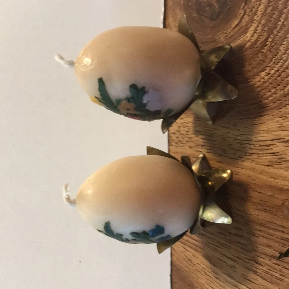Hand painted egg candles with faux brass stands formed like a flower - Picture 3 of 7
